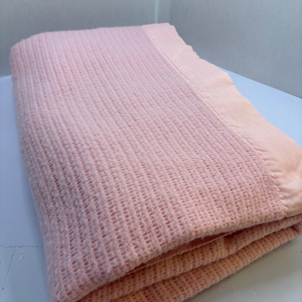 Vtg Baby Pink Thermal Waffle Knit Blanket Satin Trim Edge Full Queen 82x84 - Picture 6 of 8